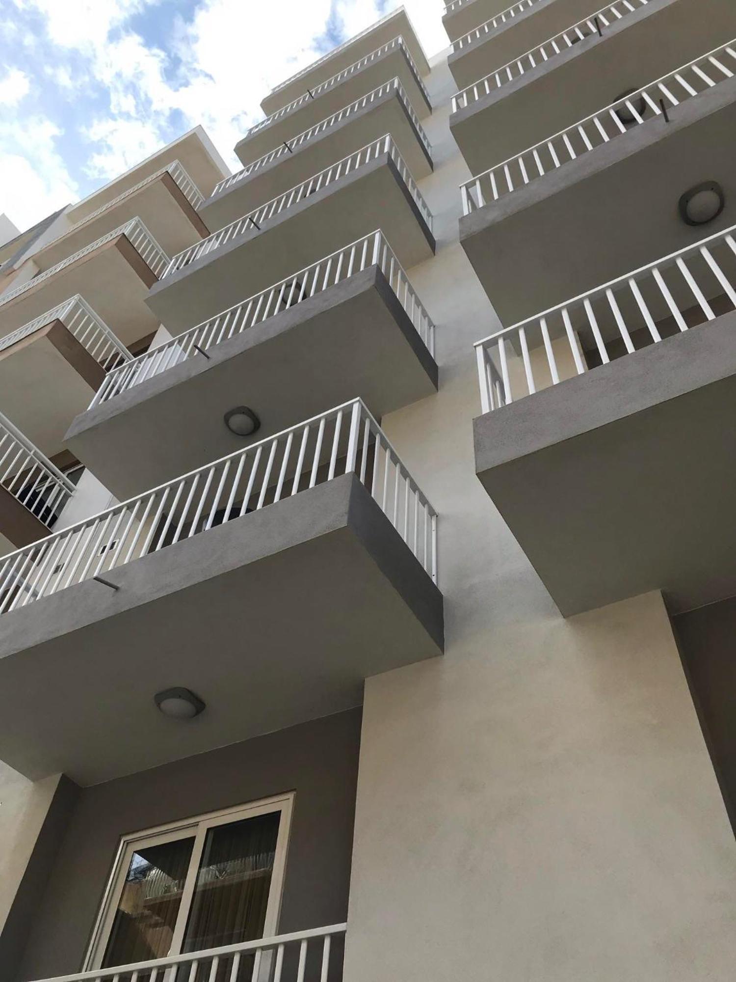 Lovely Holiday Home Next To Bus Terminus Σεντ Πόλς Μπέι Εξωτερικό φωτογραφία